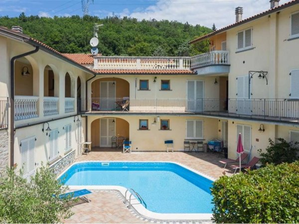 intera palazzina in vendita a Lamporecchio in zona San Baronto