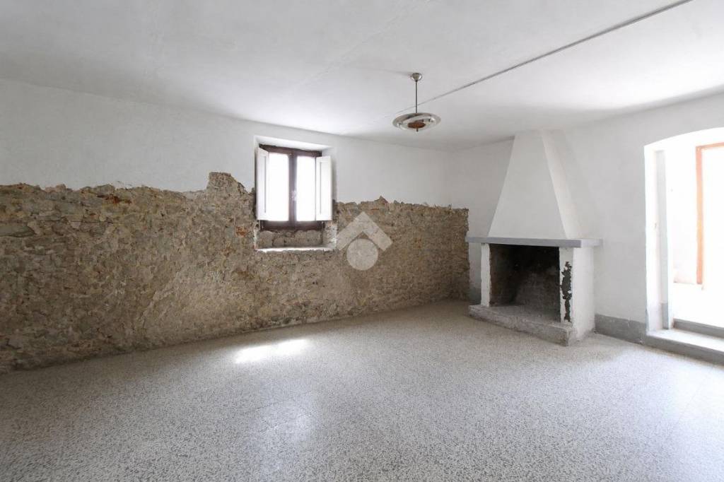 casa indipendente in vendita a Lamporecchio in zona Borgano