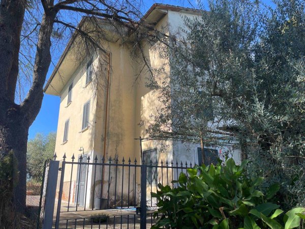 casa indipendente in vendita a Lamporecchio in zona Borgano