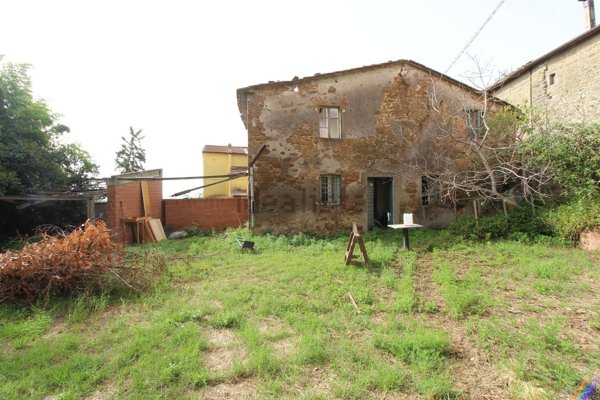 casa indipendente in vendita a Lamporecchio