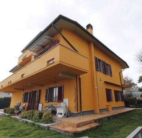 casa indipendente in vendita a Lamporecchio in zona San Baronto