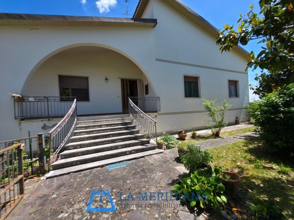 casa indipendente in vendita a Lamporecchio in zona Borgano