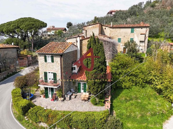 casa indipendente in vendita a Lamporecchio in zona Borgano