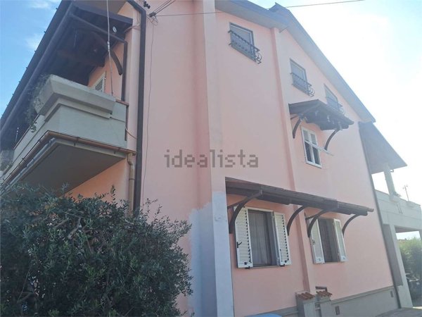 casa indipendente in vendita a Lamporecchio
