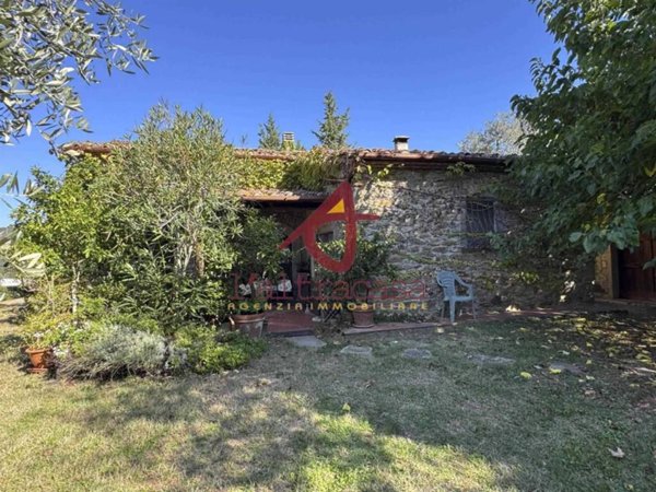 casa indipendente in vendita a Lamporecchio in zona Borgano