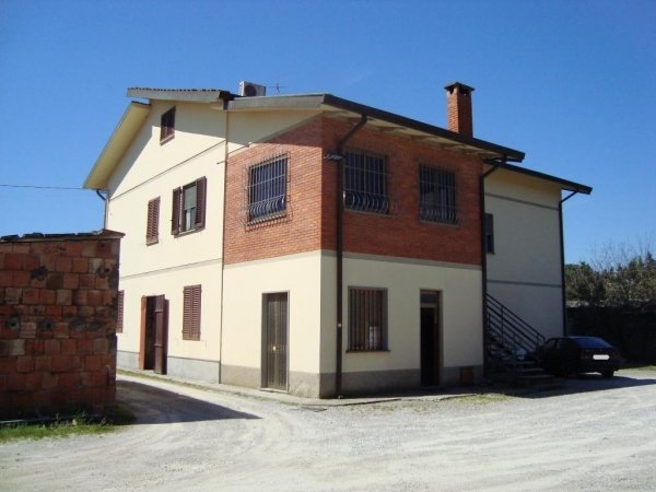 casa indipendente in vendita a Larciano