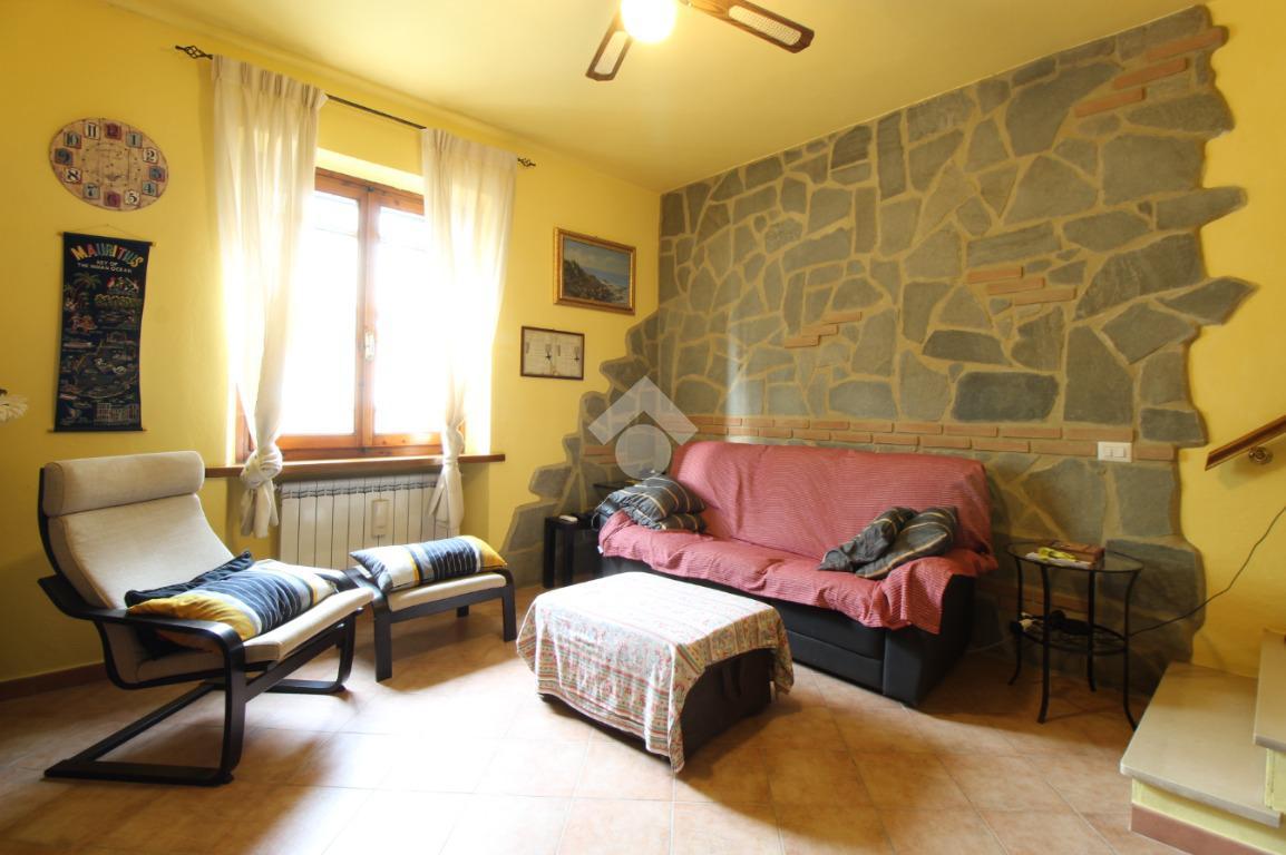 casa indipendente in vendita a Larciano in zona Castelmartini