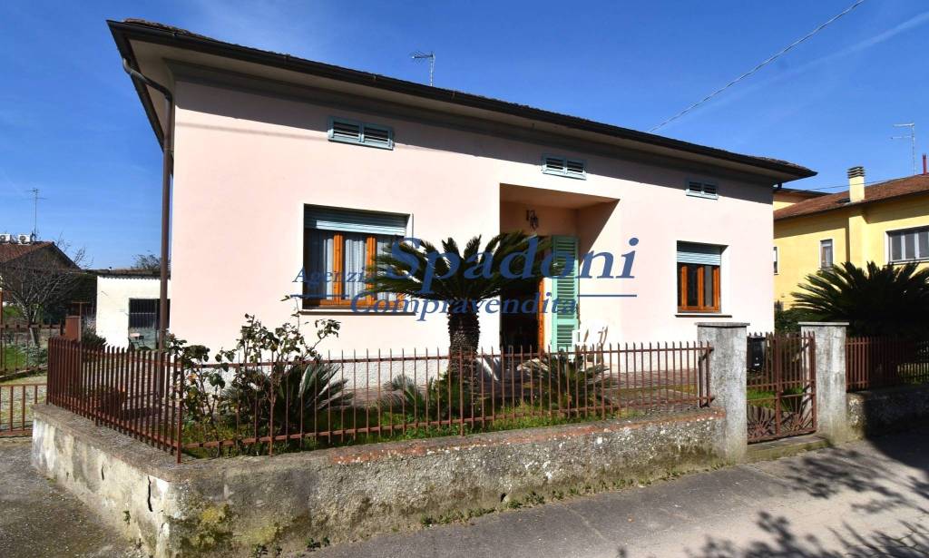 casa indipendente in vendita a Larciano