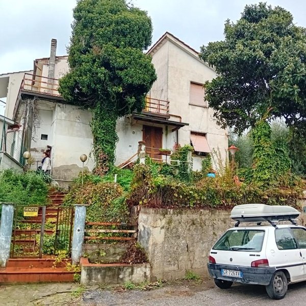 casa indipendente in vendita a Larciano