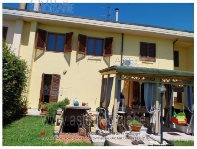 casa indipendente in vendita a Larciano