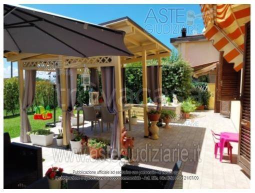 casa indipendente in vendita a Larciano