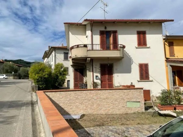 casa indipendente in vendita a Larciano