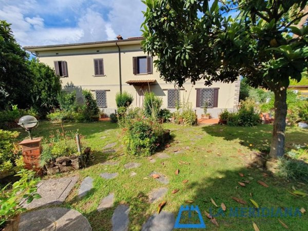 casa indipendente in vendita a Larciano