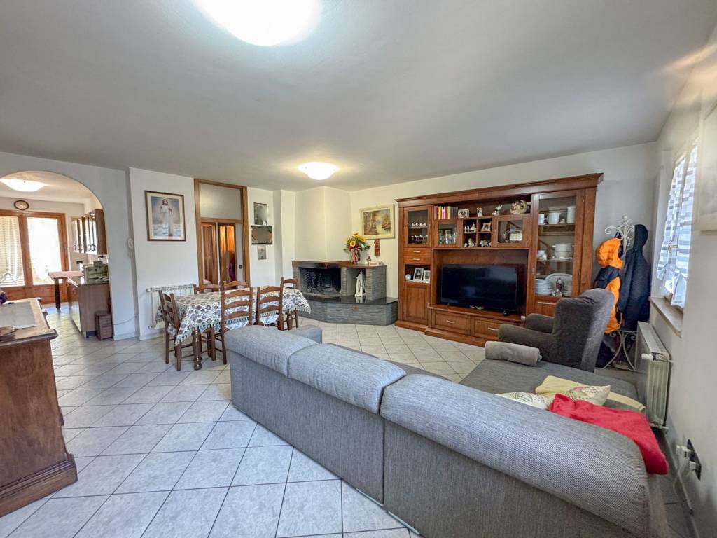 casa indipendente in vendita a Larciano