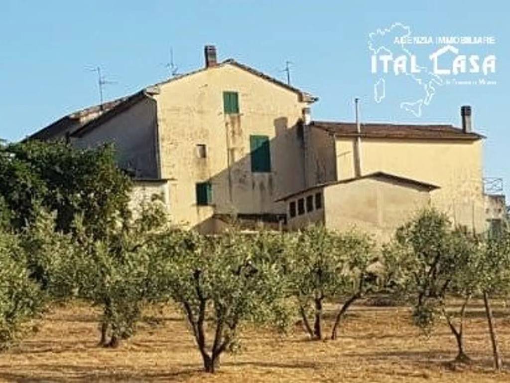 casa indipendente in vendita a Larciano