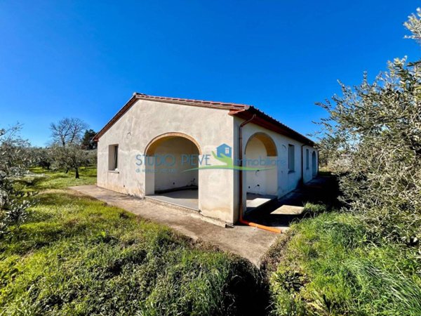 casa indipendente in vendita a Larciano in zona Castelmartini
