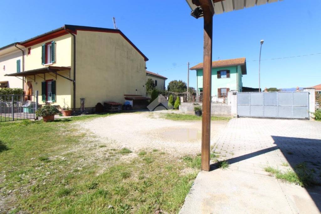 casa indipendente in vendita a Larciano in zona Castelmartini