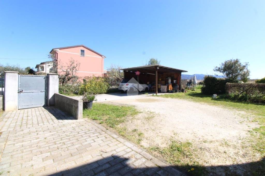 casa indipendente in vendita a Larciano in zona Castelmartini