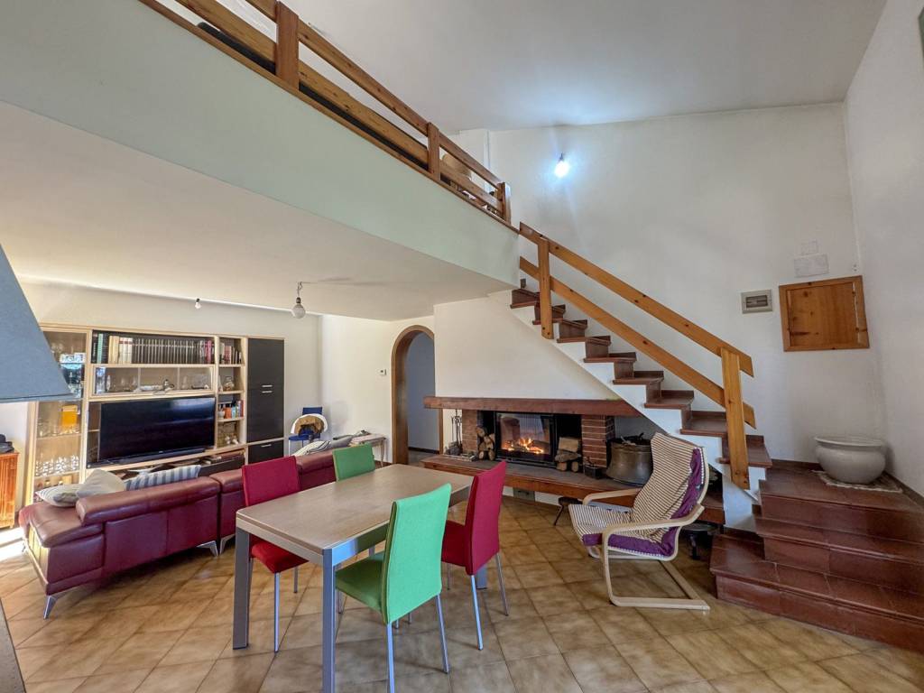 casa indipendente in vendita a Larciano