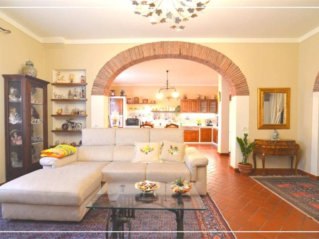 casa indipendente in vendita a Larciano