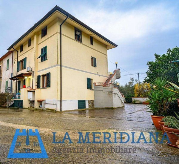 intera palazzina in vendita a Larciano
