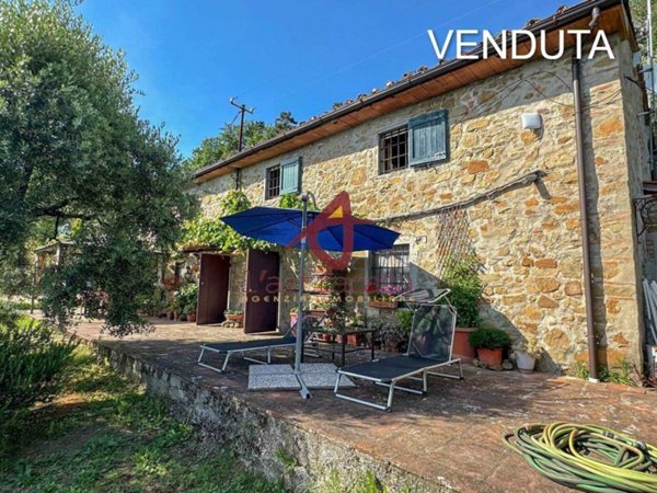 casa indipendente in vendita a Larciano