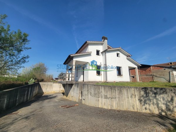 casa indipendente in vendita a Larciano