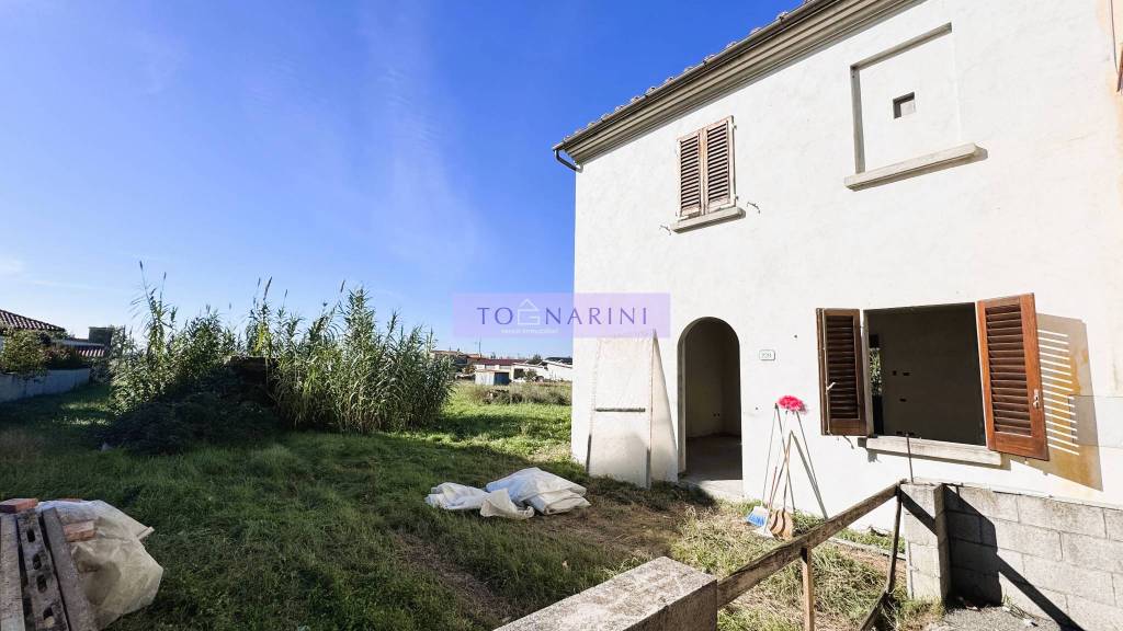 casa indipendente in vendita a Larciano