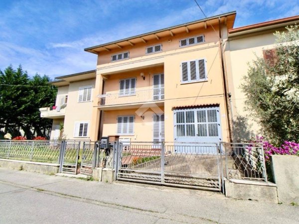 casa indipendente in vendita a Larciano in zona Castelmartini