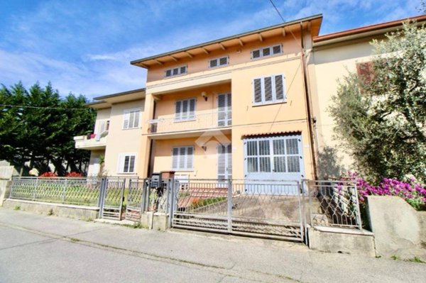 casa indipendente in vendita a Larciano in zona Castelmartini