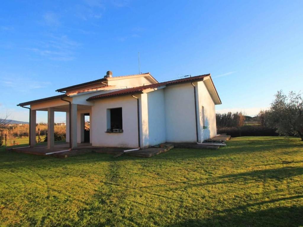 casa indipendente in vendita a Larciano