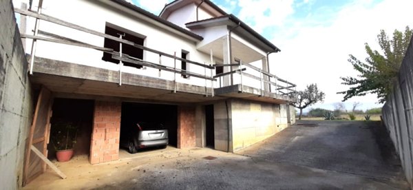 casa indipendente in vendita a Larciano