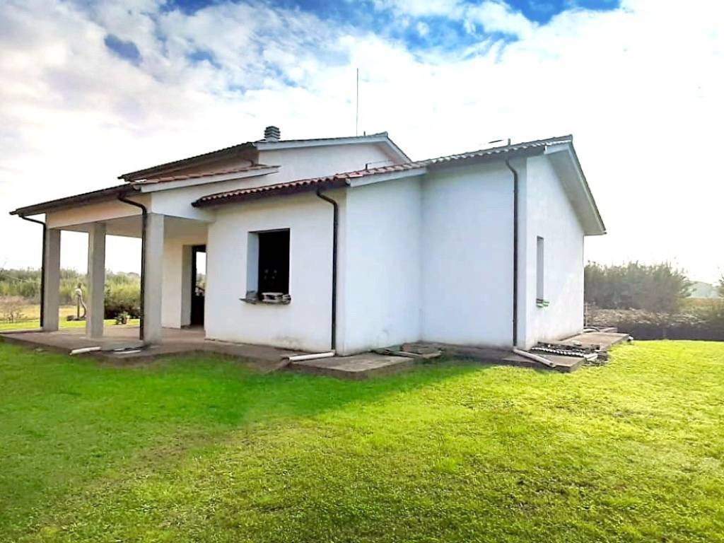 casa indipendente in vendita a Larciano