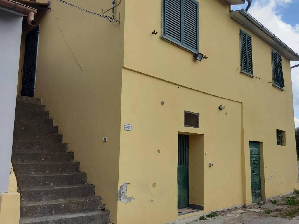casa indipendente in vendita a Larciano