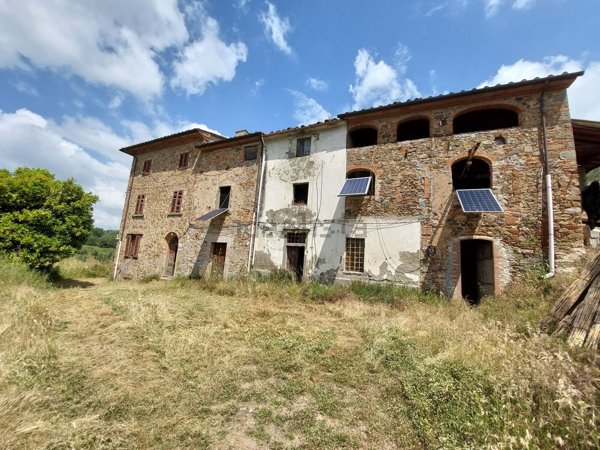 casale in vendita a Larciano in zona Cecina