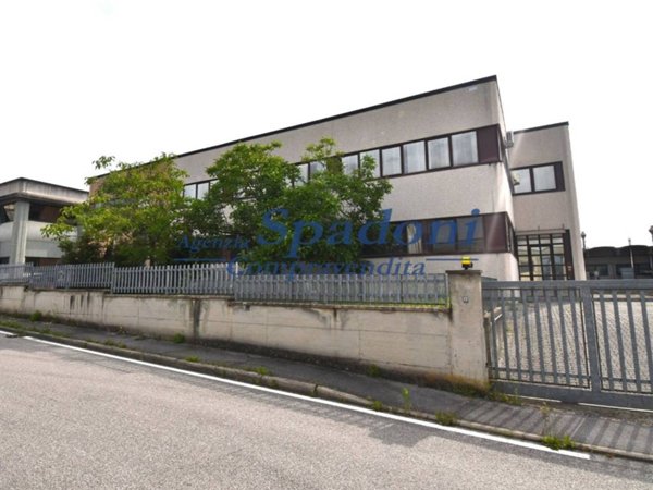 locale commerciale in vendita a Larciano