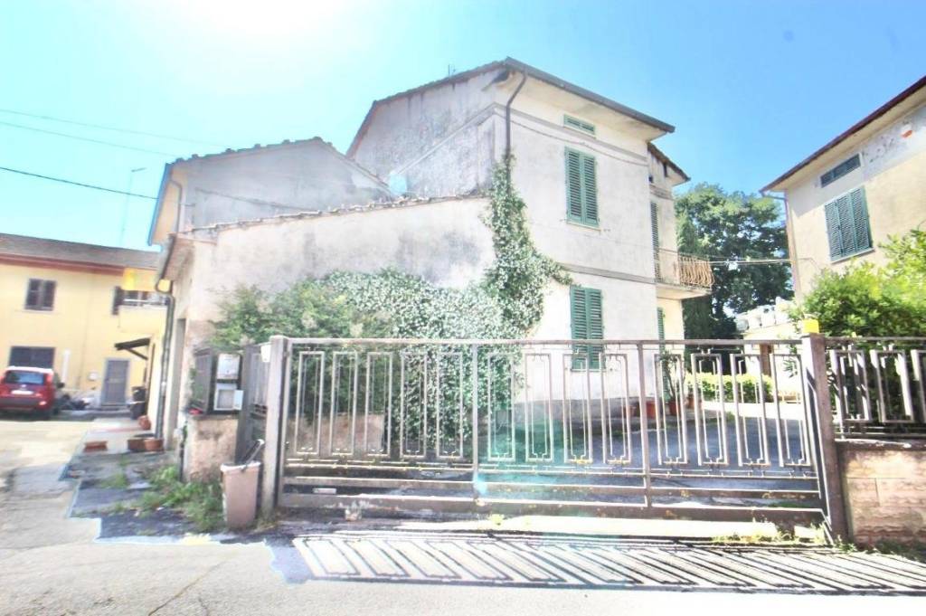 casa indipendente in vendita a Larciano in zona Castelmartini