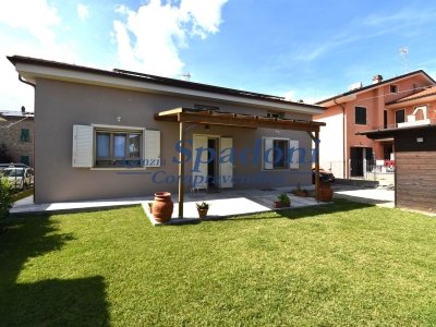 casa indipendente in vendita a Larciano