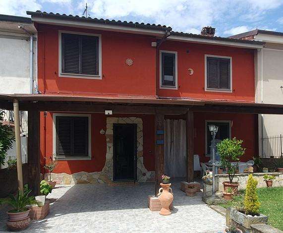intera palazzina in vendita a Larciano