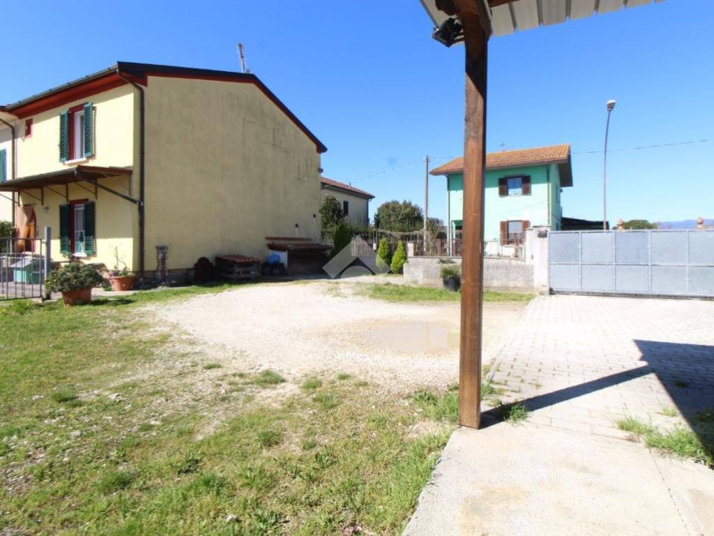 casa indipendente in vendita a Larciano in zona Castelmartini