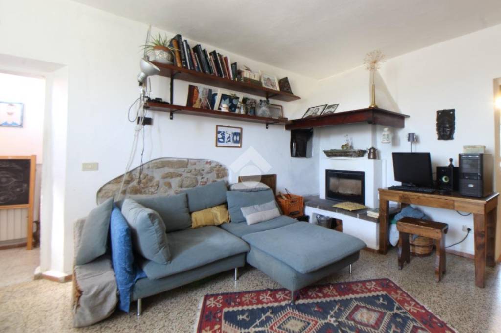 casa indipendente in vendita a Larciano in zona Castelmartini
