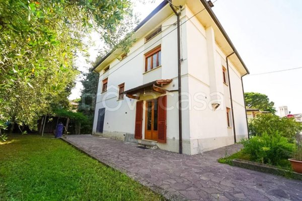 casa indipendente in vendita a Larciano