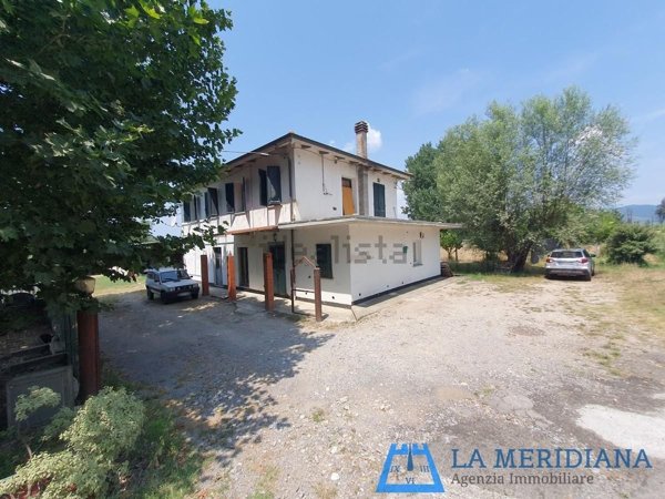 casa indipendente in vendita a Larciano