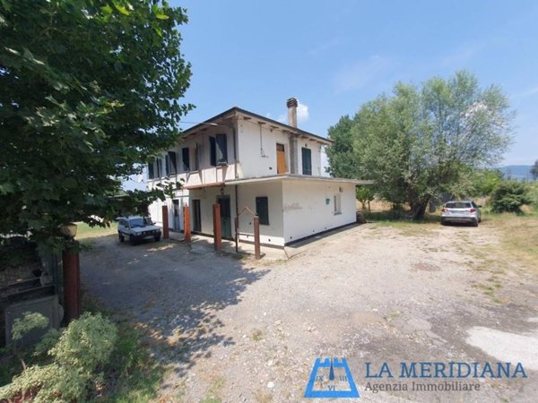 casa indipendente in vendita a Larciano