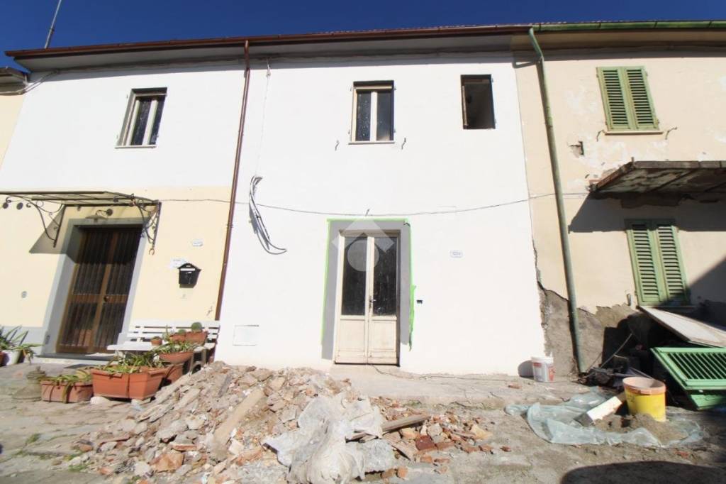 casa indipendente in vendita a Larciano in zona Biccimurri