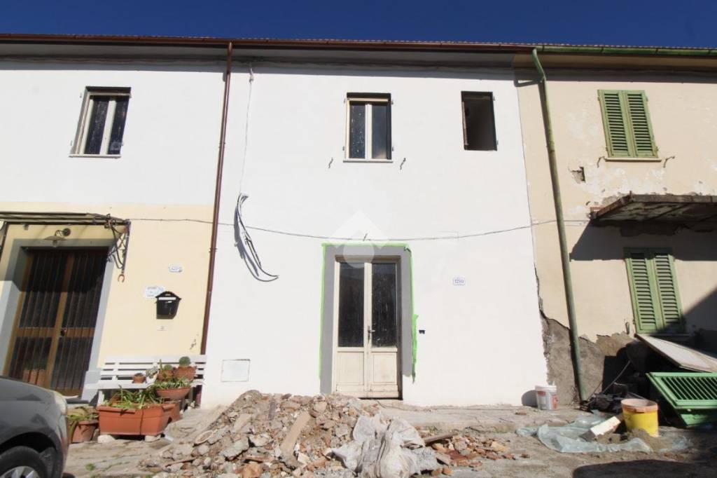 casa indipendente in vendita a Larciano in zona Biccimurri