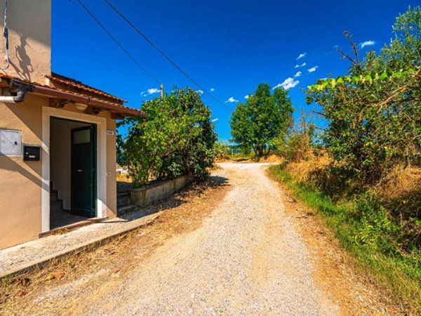casa indipendente in vendita a Larciano