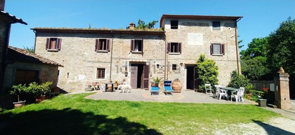 casale in vendita a Larciano