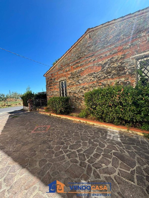 casa indipendente in vendita a Larciano