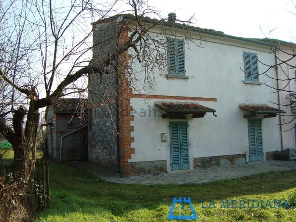intera palazzina in vendita a Larciano in zona San Rocco di Larciano